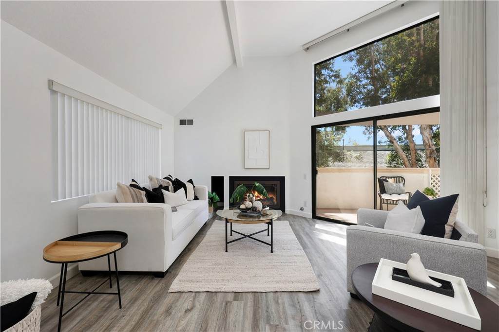 190 Singingwood Street - Photo 1