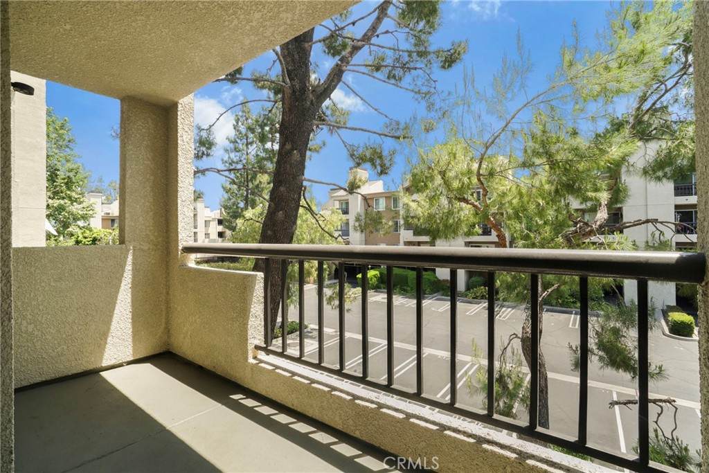 5500 Owensmouth Avenue - Photo 1