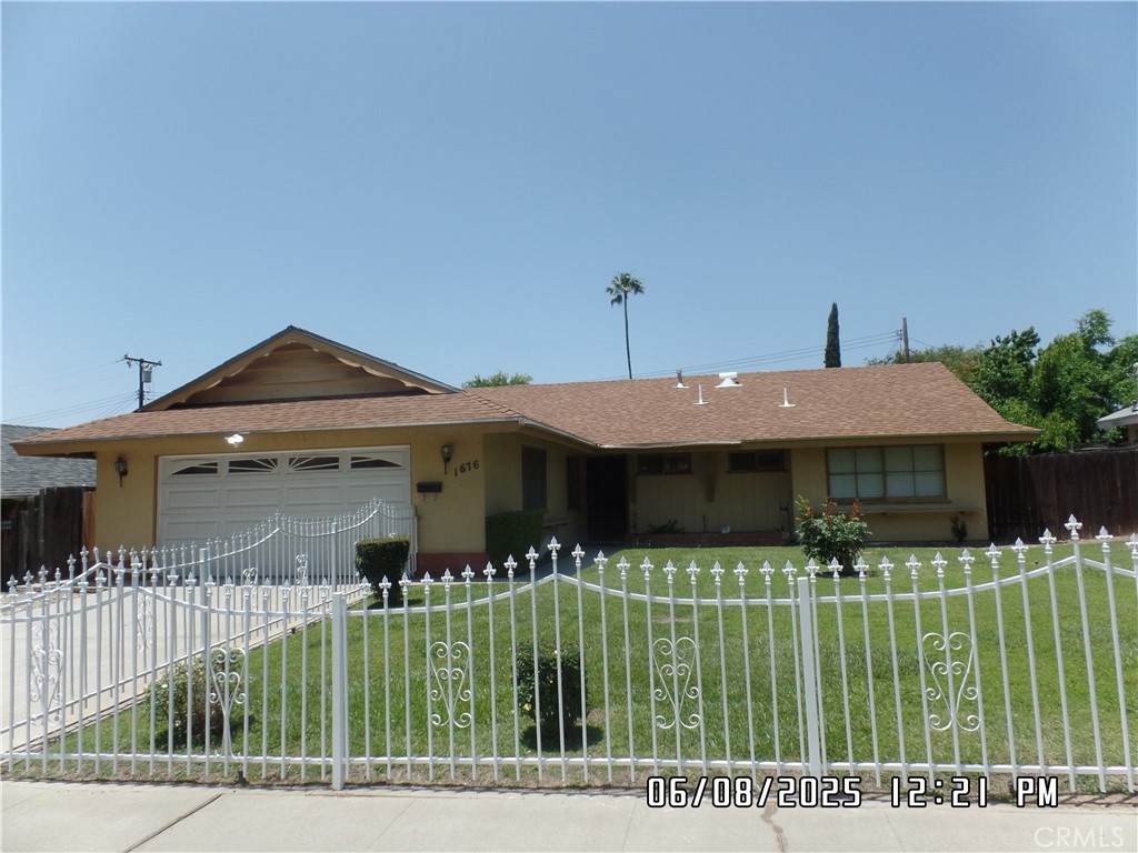 1676 Dumbarton Avenue - Photo 1