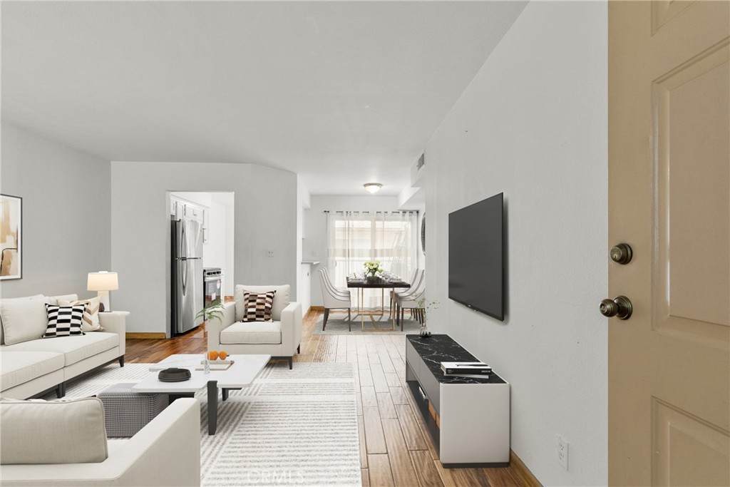 7641 Reseda Boulevard - Photo 1