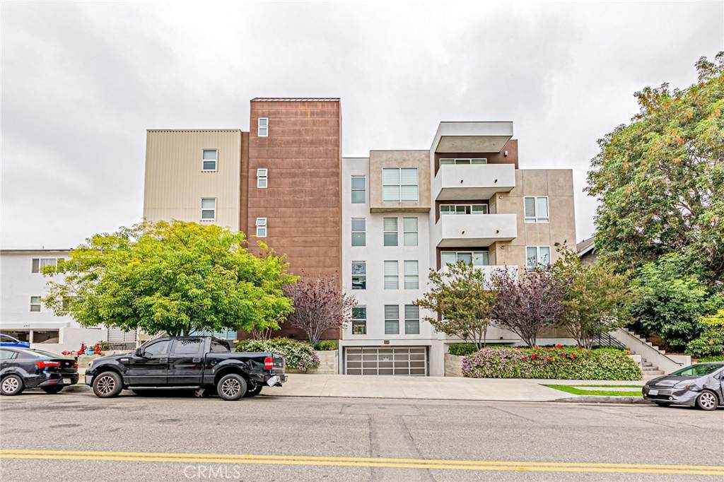 4813 Oakwood Avenue - Photo 1