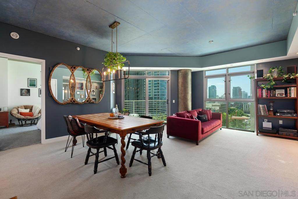 801 Ash St - Photo 1