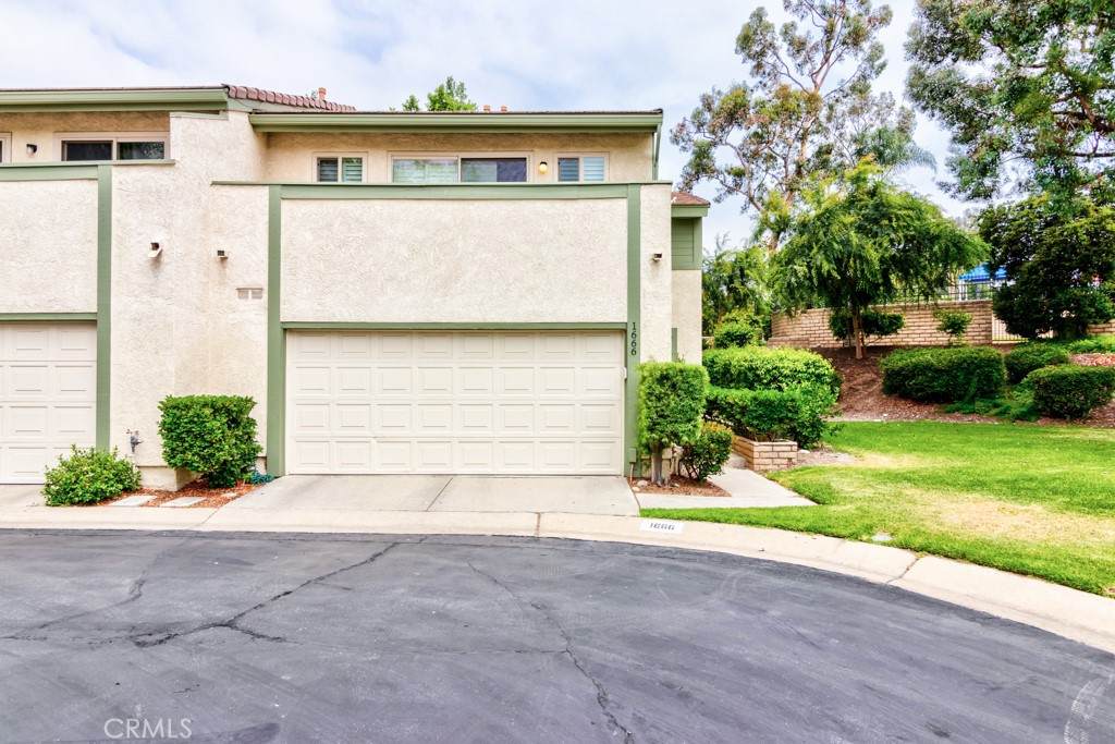1666 Albany Court - Photo 1