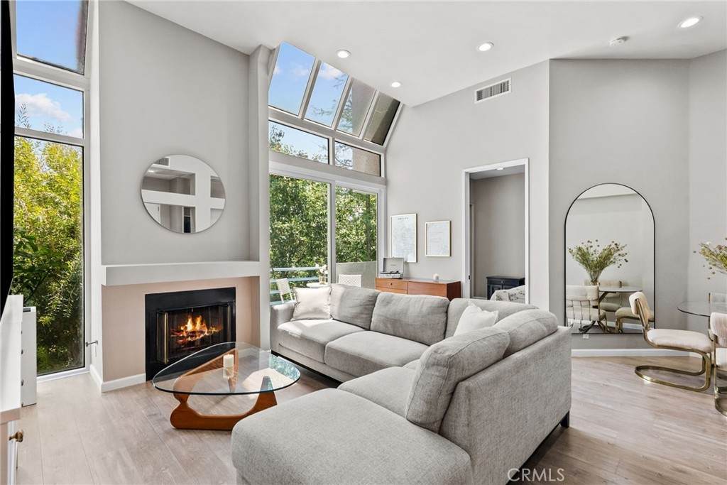 5151 Balboa Boulevard - Photo 1