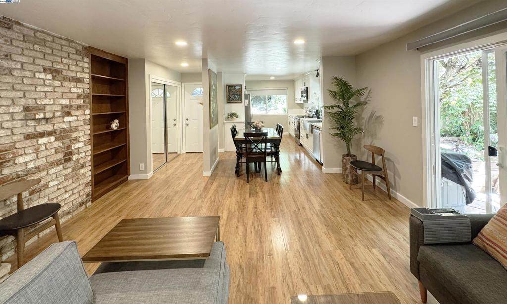 148 Ascot Ct - Photo 1