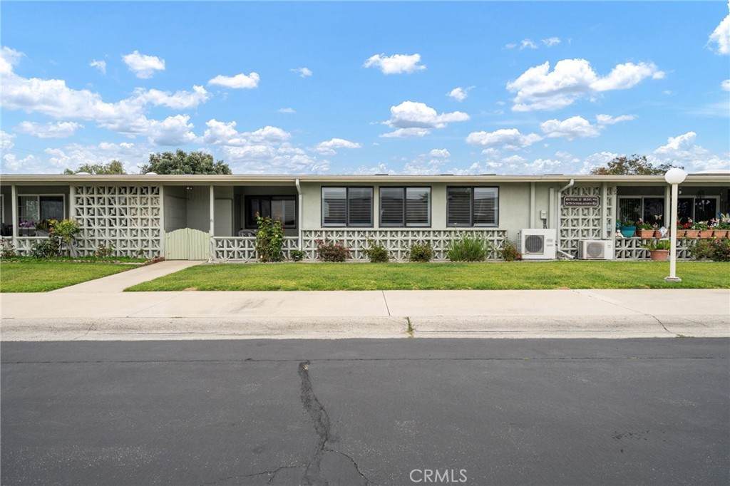 1670 Interlachen Road - Photo 1