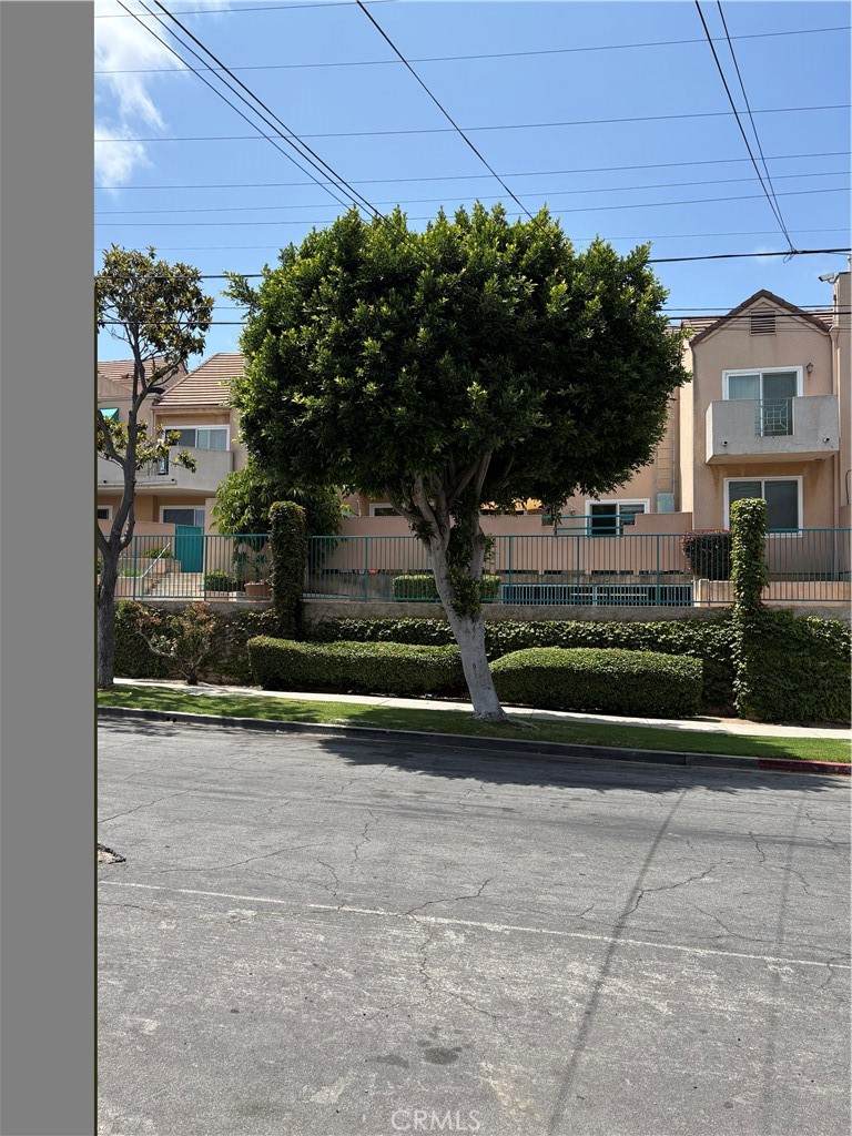 435 Tamarack Avenue - Photo 1
