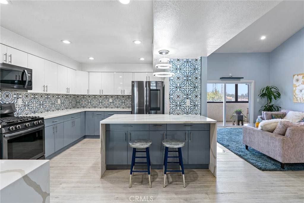 7625 Reseda Boulevard - Photo 1