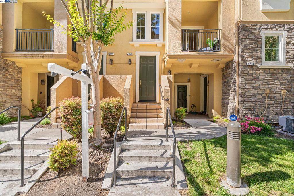 4353 Fitzwilliam St - Photo 1