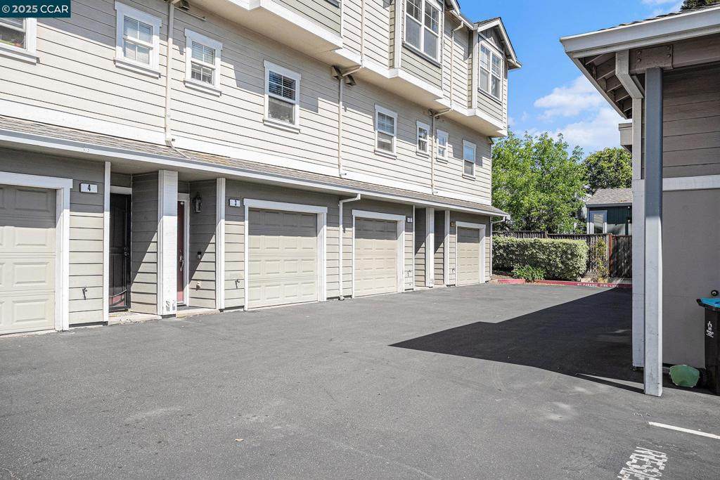2 Ashford Pl - Photo 1