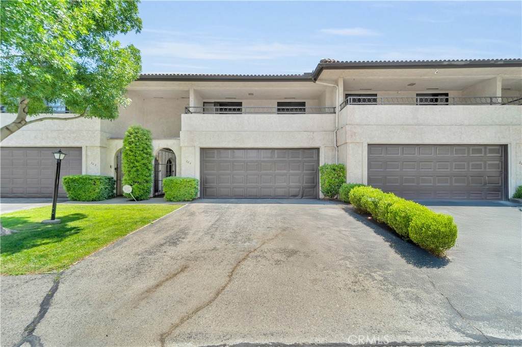 204 Hawk Lane - Photo 1