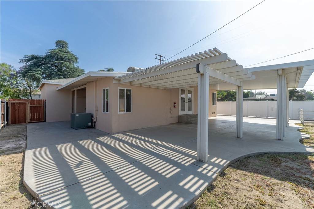 401 Pioneer Avenue - Photo 1
