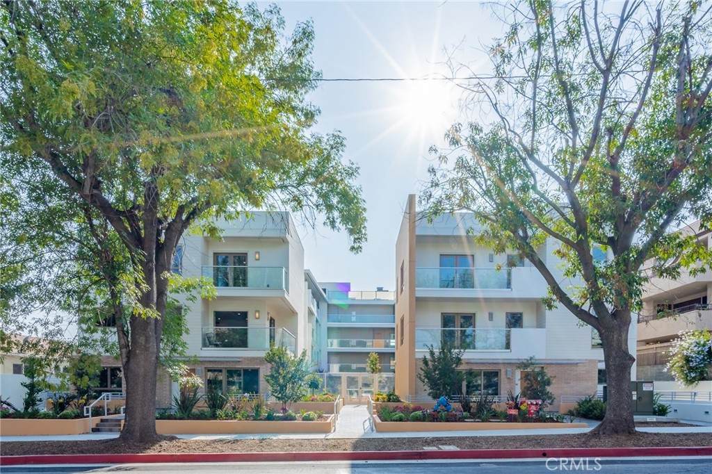 137 Wilson Avenue - Photo 1