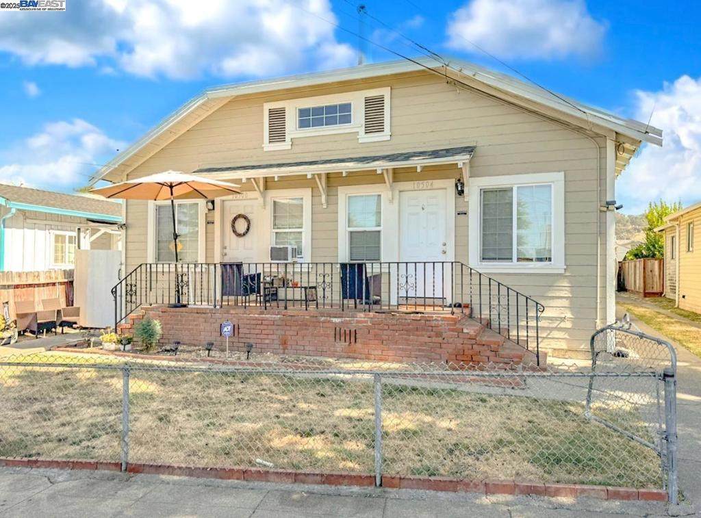 10504 Voltaire Ave - Photo 1