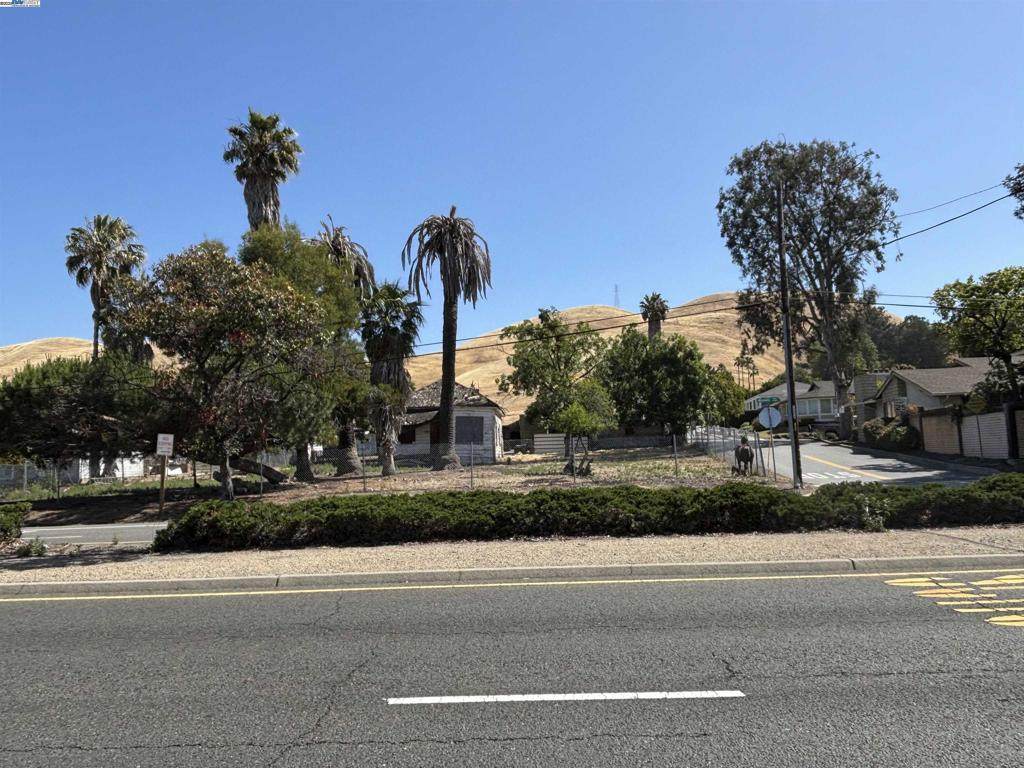 41246 Mission Blvd - Photo 1