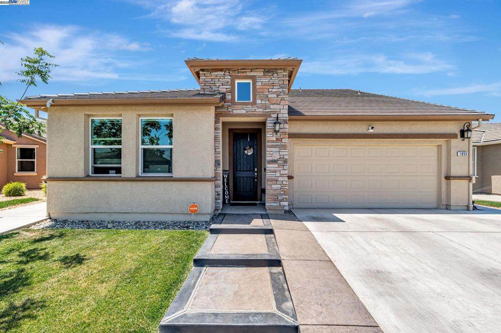 1893 Summit Dr - Photo 1