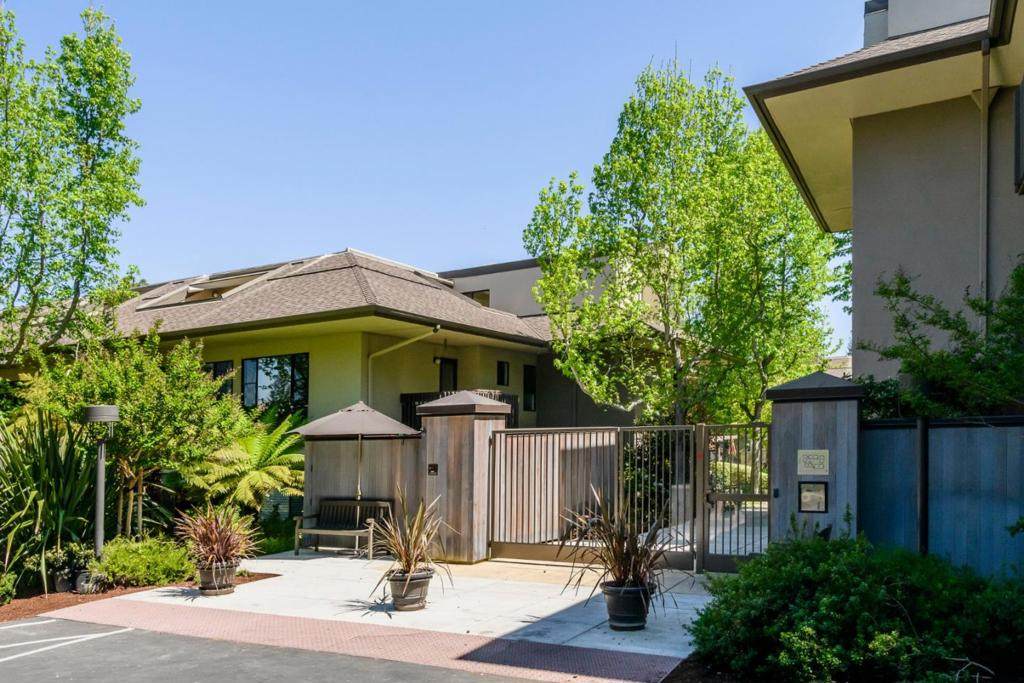 2140 Santa Cruz Avenue - Photo 1