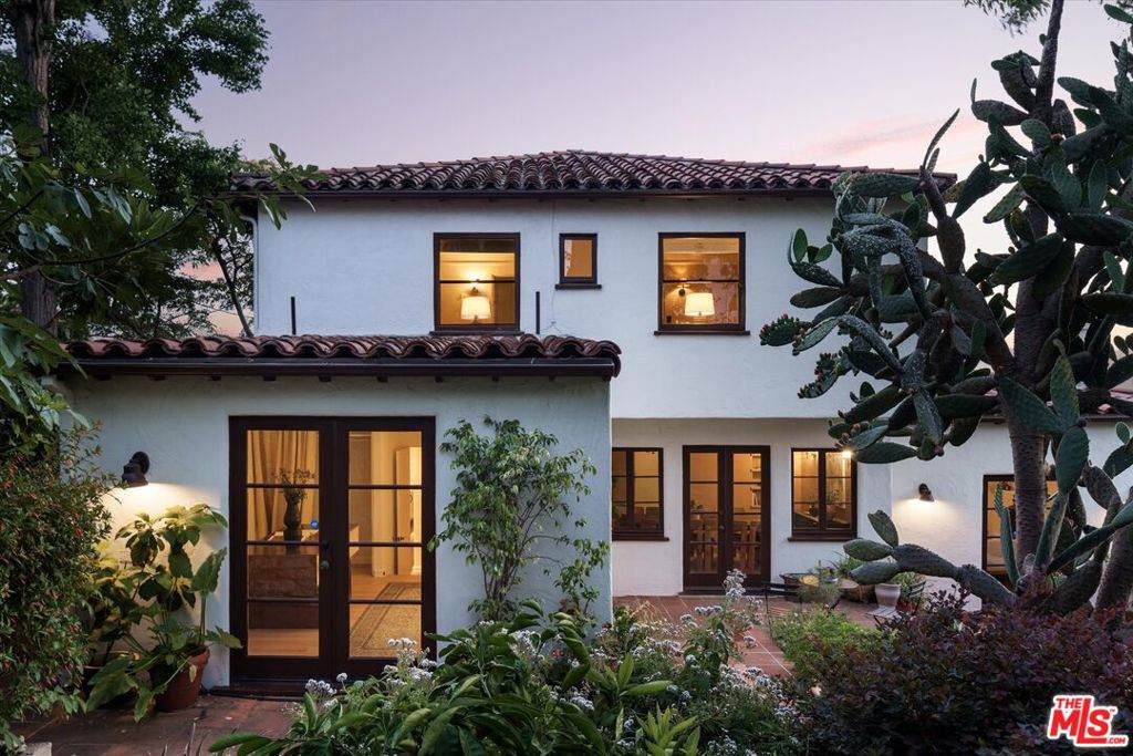 3877 Franklin Avenue - Photo 1