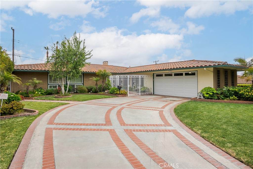 6636 Wooster Avenue - Photo 1