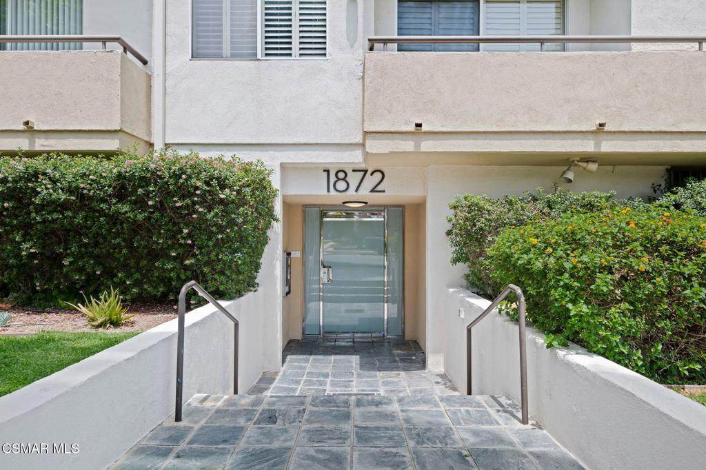 1872 Midvale Avenue - Photo 1