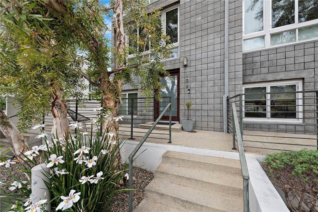 4151 Redwood Avenue - Photo 1