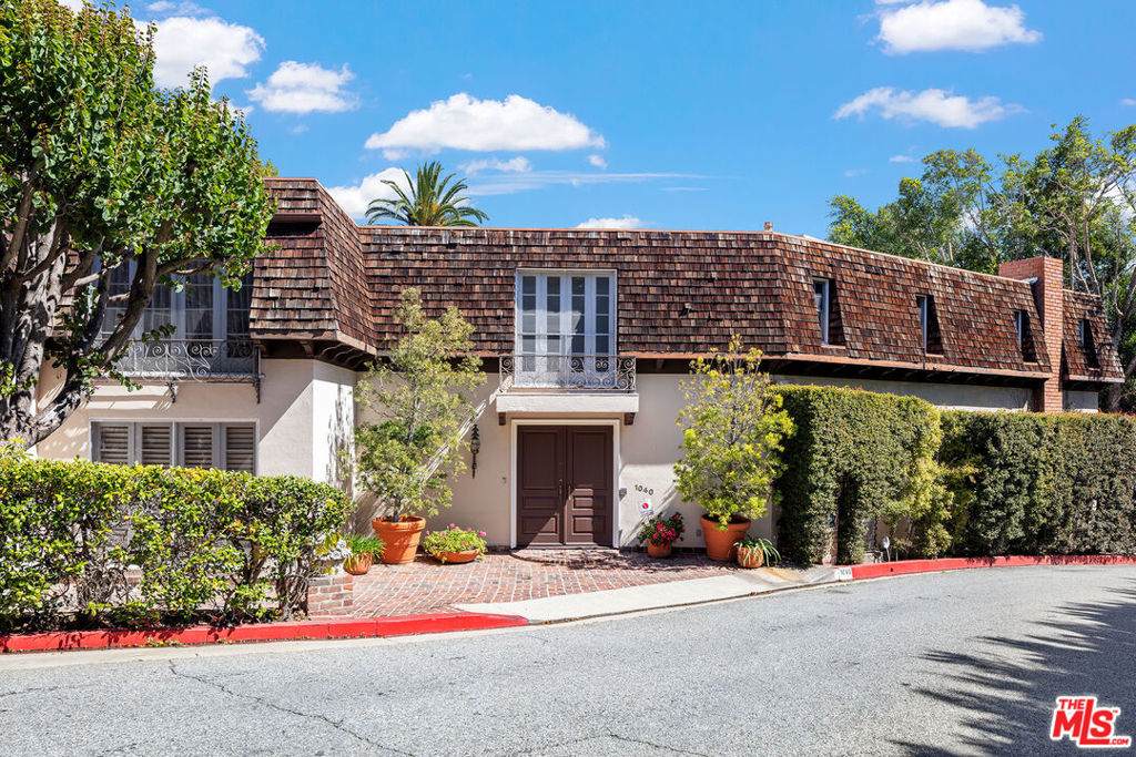 1040 Cove Way - Photo 1