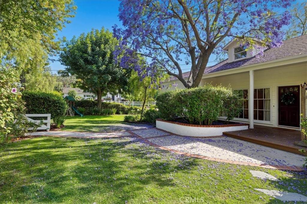 11 Dapplegray Lane - Photo 1