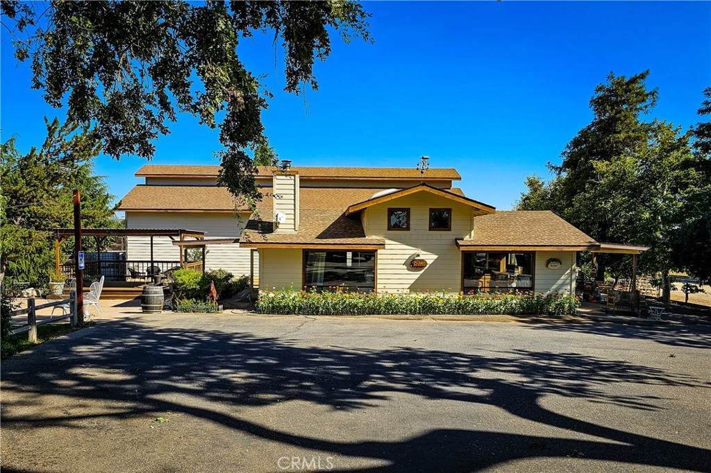 2023 Twelve Oaks Drive - Photo 1