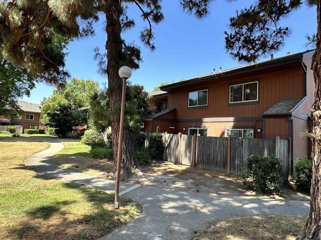 38623 Cherry Ln - Photo 1