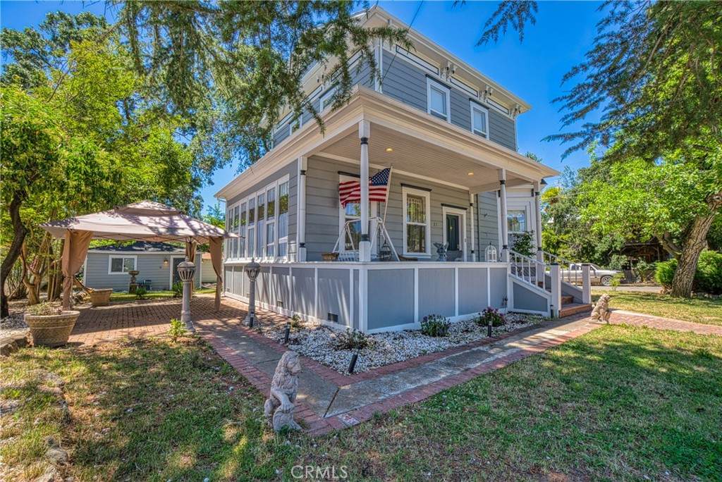 275 Armstrong Street - Photo 1
