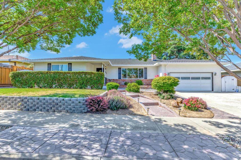 1081 Oak Street - Photo 1