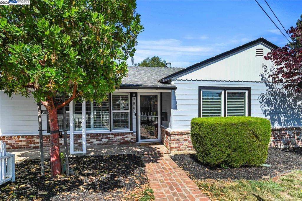 17860 Almond Rd - Photo 1