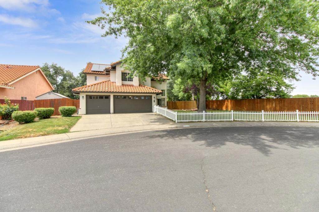 2817 Club Drive - Photo 1