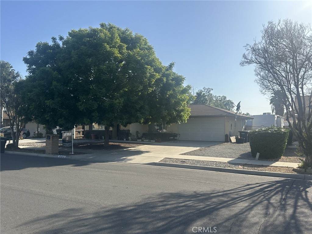 621 Brian Street - Photo 1