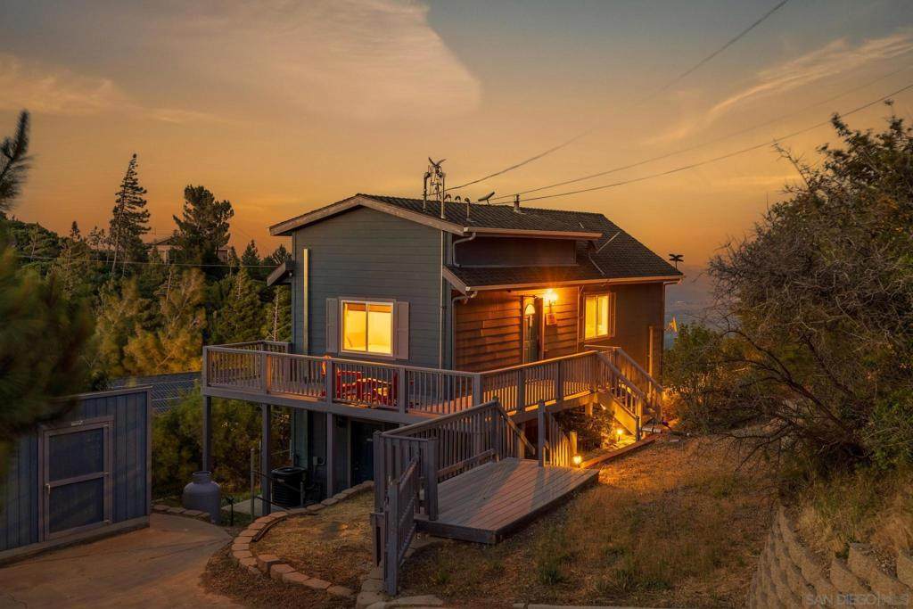 555 Manzanita Dr - Photo 1