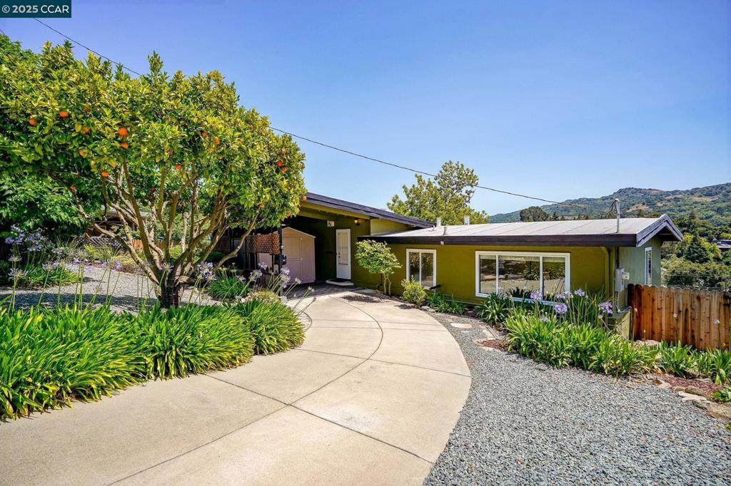 2835 Stephen Dr - Photo 1