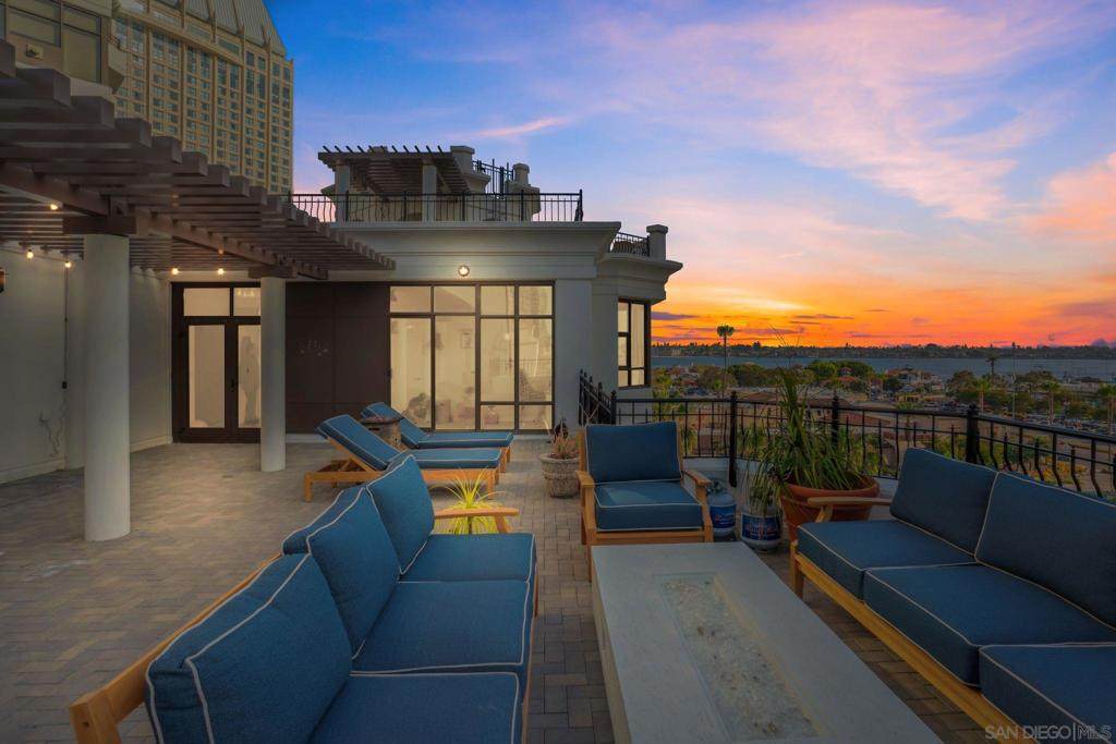 700 Harbor Dr - Photo 1
