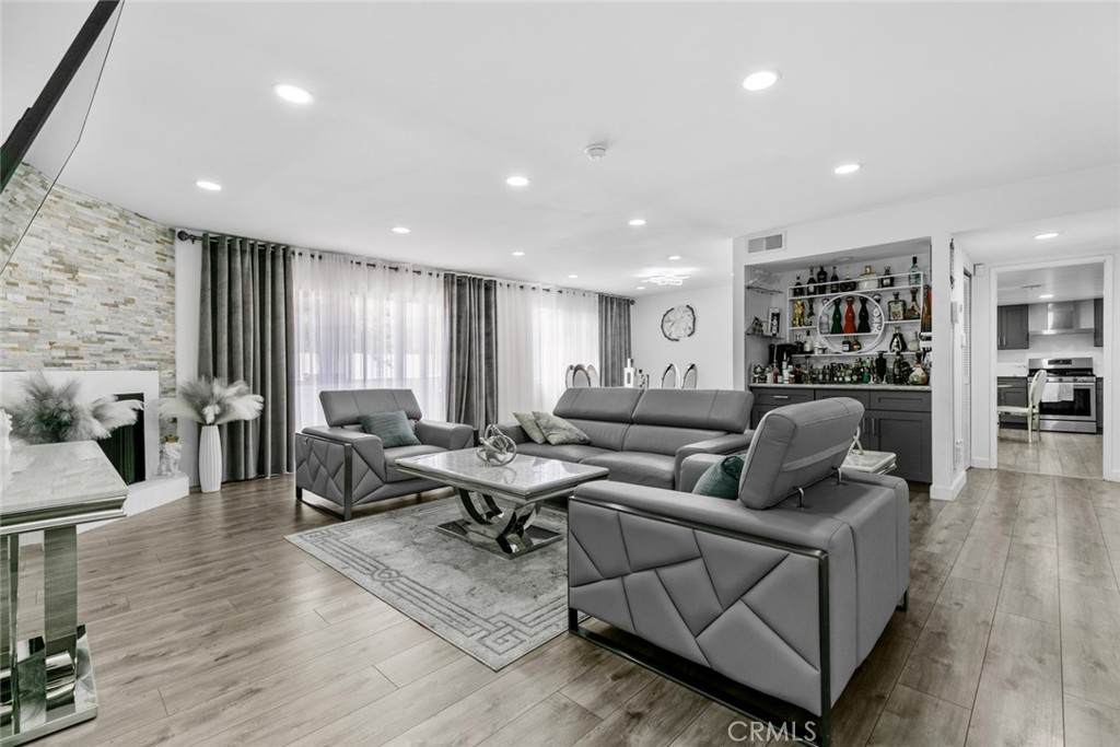 8801 Cedros Avenue - Photo 1