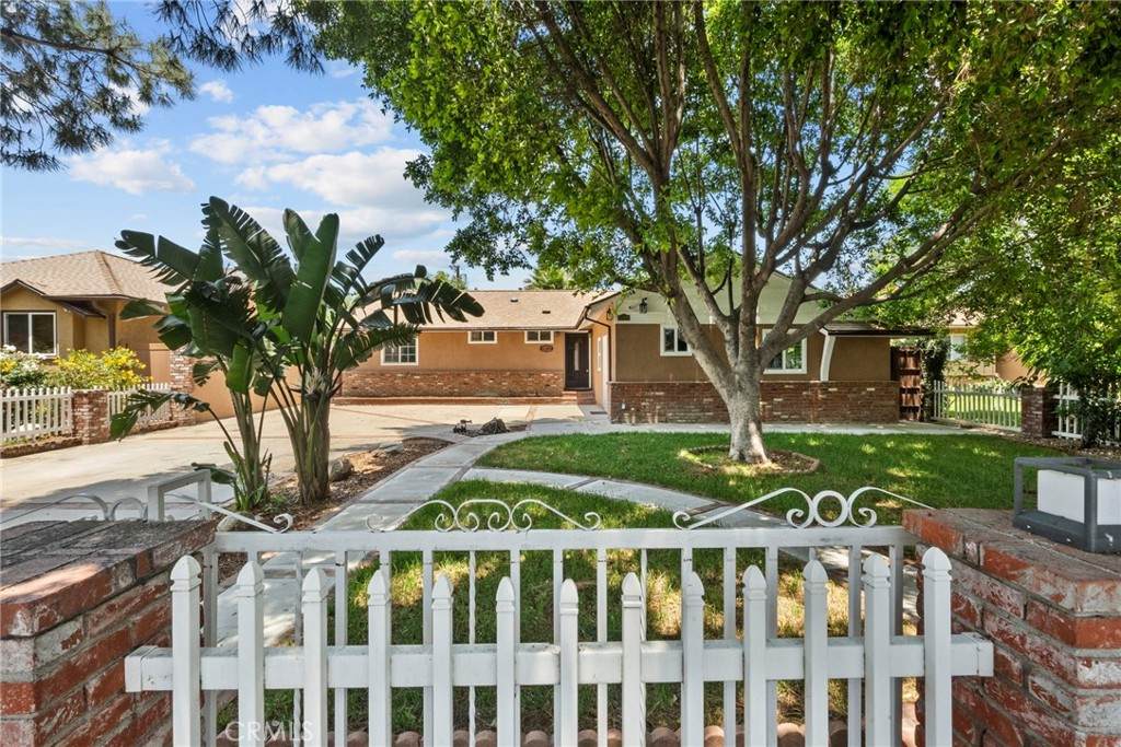 15711 Hiawatha Street - Photo 1