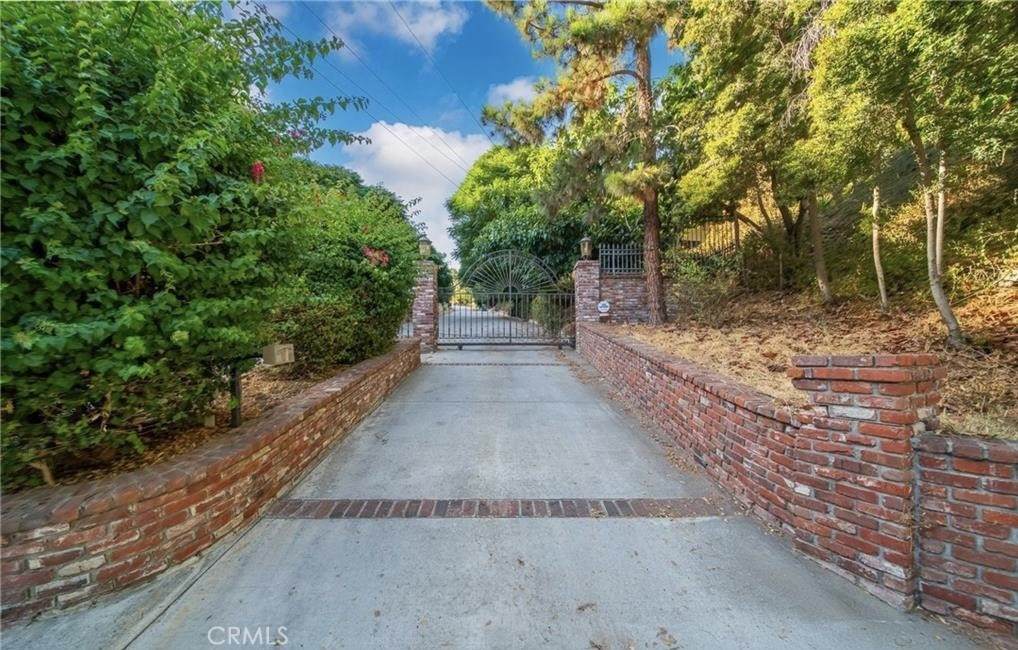330 Madison Avenue - Photo 1