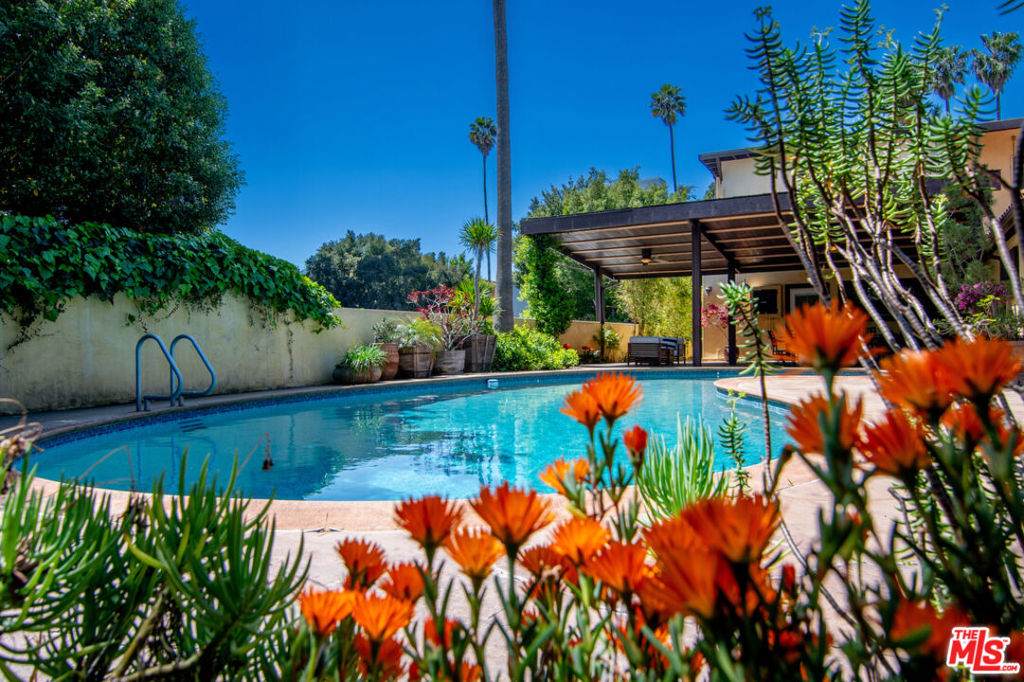 664 Highland Avenue - Photo 1