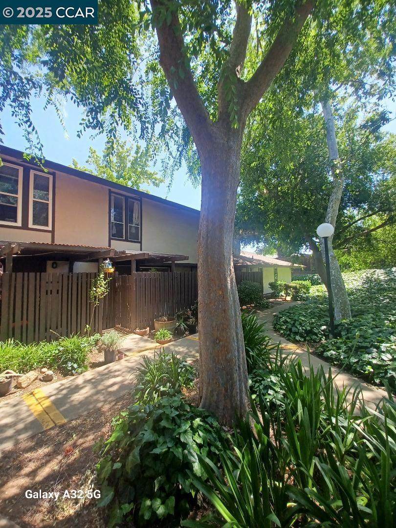 5496 Roundtree Dr - Photo 1