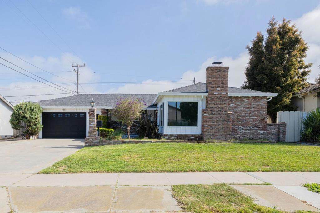 114 Iris Drive - Photo 1