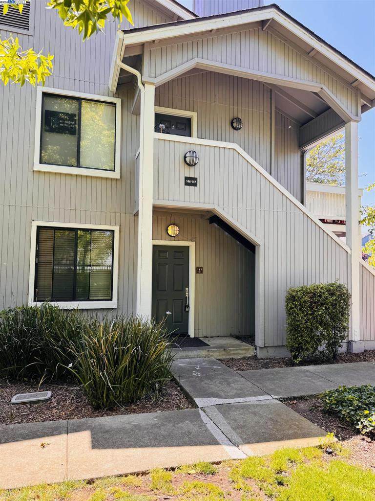 147 Schooner Ct - Photo 1