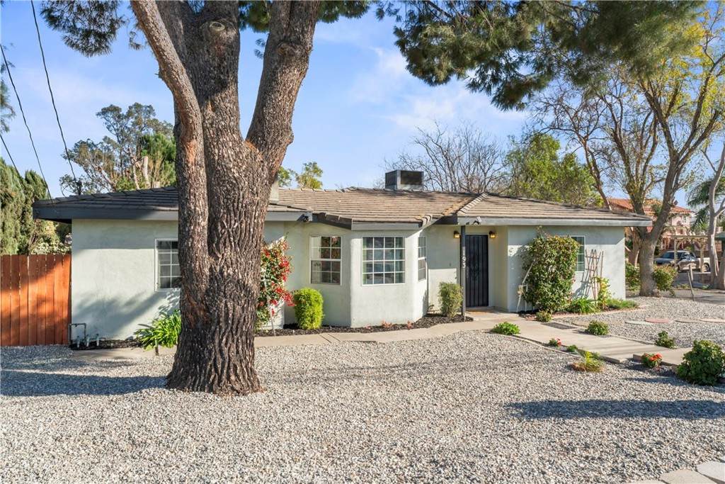 193 Maple Avenue - Photo 1