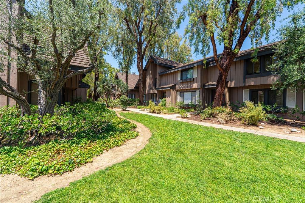 9739 Reseda Boulevard - Photo 1