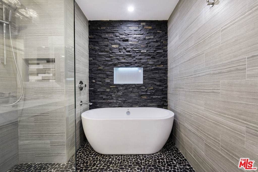 1616 Granville Avenue - Photo 1