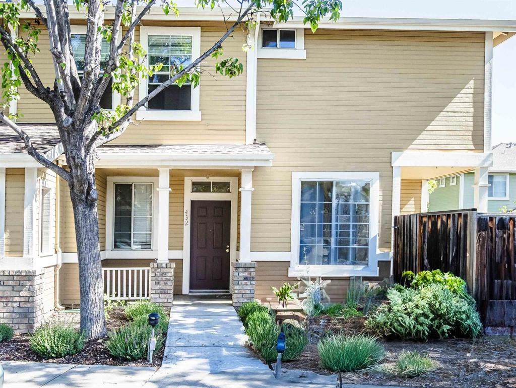432 Curraghmore Court - Photo 1