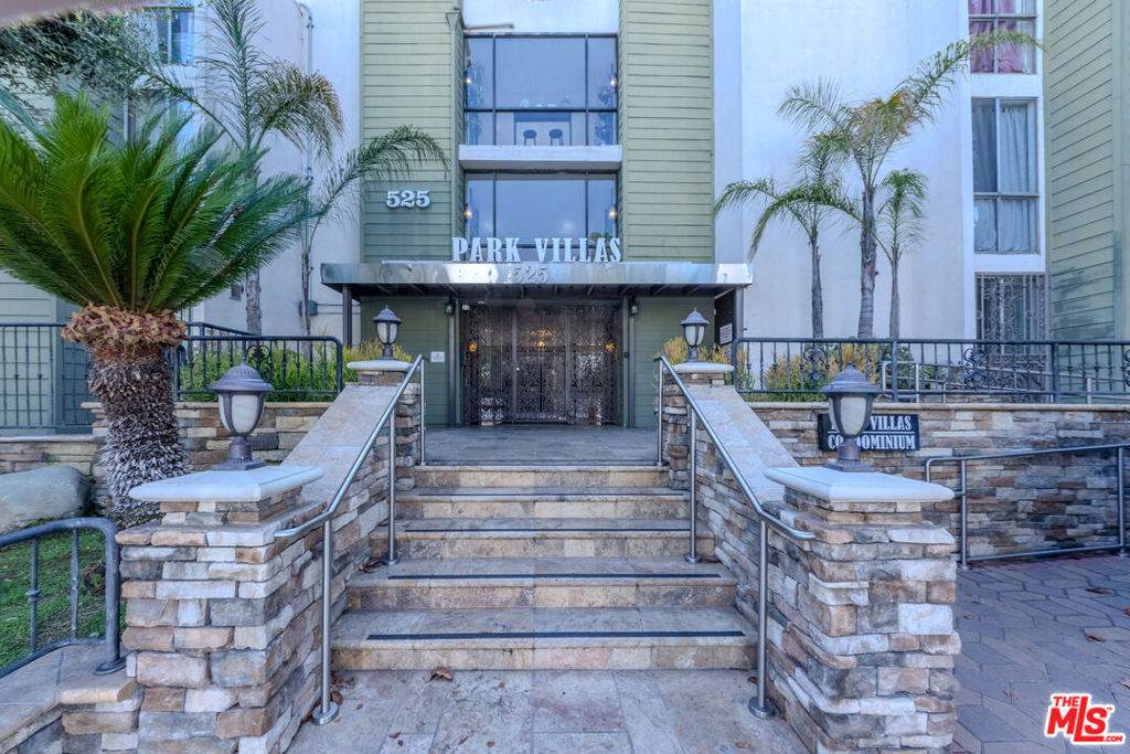 525 Ardmore Avenue - Photo 1
