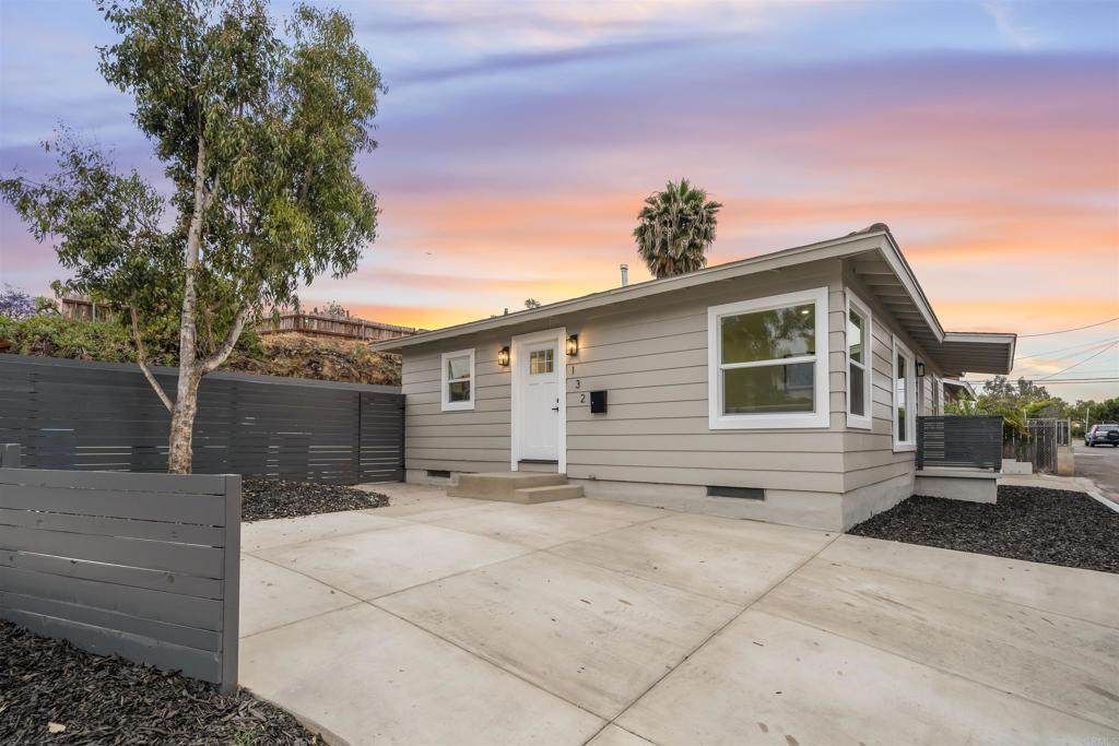 132 Palm Drive - Photo 1